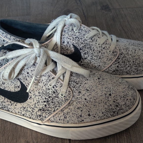 Nike Stefan Janoski Shoes - Picture 3 of 5